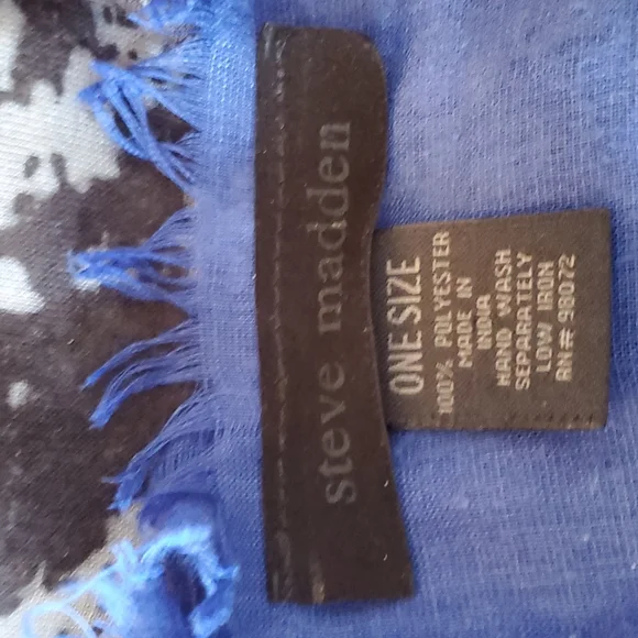 Steve Madden Scarf - Picture 3 of 3